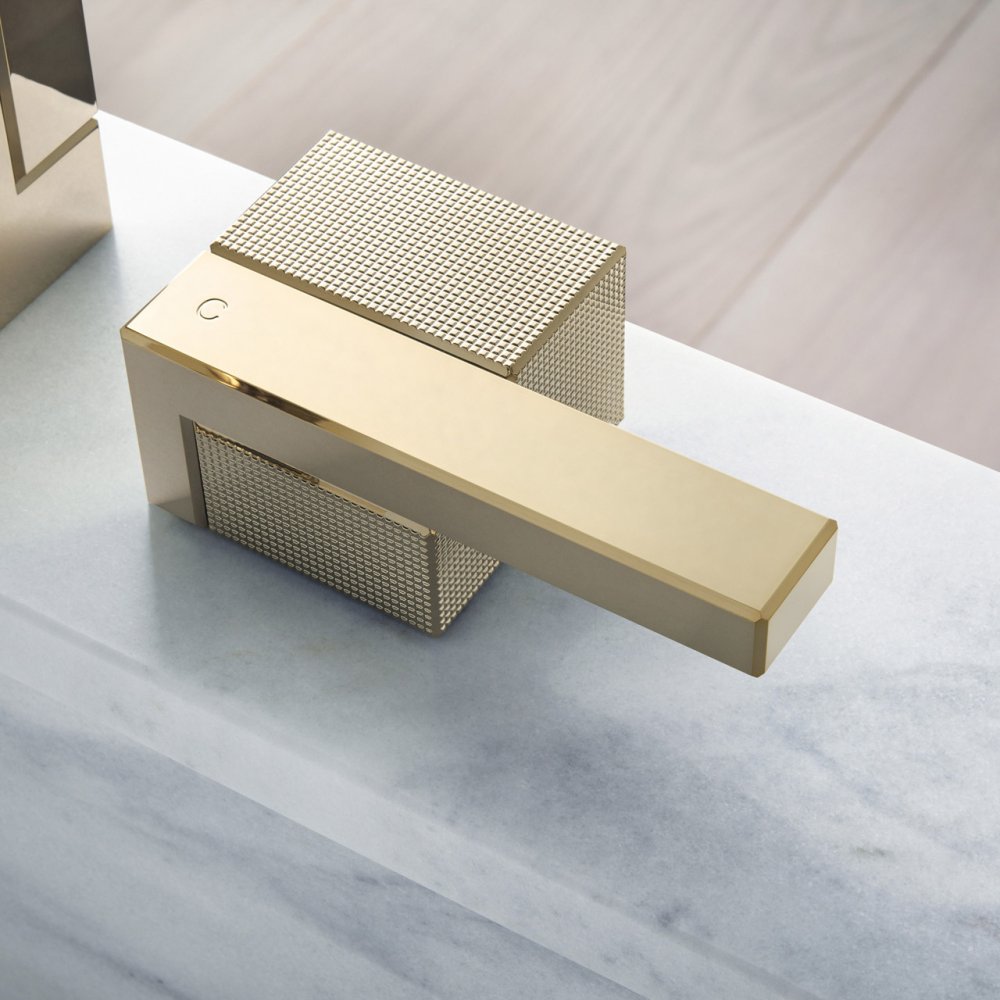 Смеситель для раковины AXOR Edge на 3 отверстия 130 со сливным клапаном Push-Open с алмазной огранкой  46051000